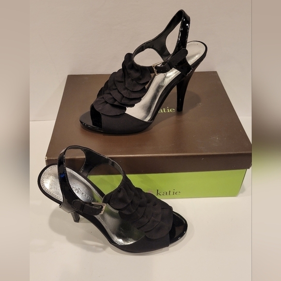 Kelly & Katie Black Satin Ruffle T-Strap Strappy Open Toe Heels Women's Size 8.5 - Picture 1 of 9